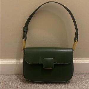 Elegant Green Leather pre owned Shoulder Bag